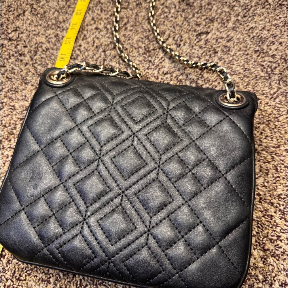 Guess Black Small Quilted Flap Chain Shoulder Bag Gold Tones Magnetic Closure - Picture 14 of 16